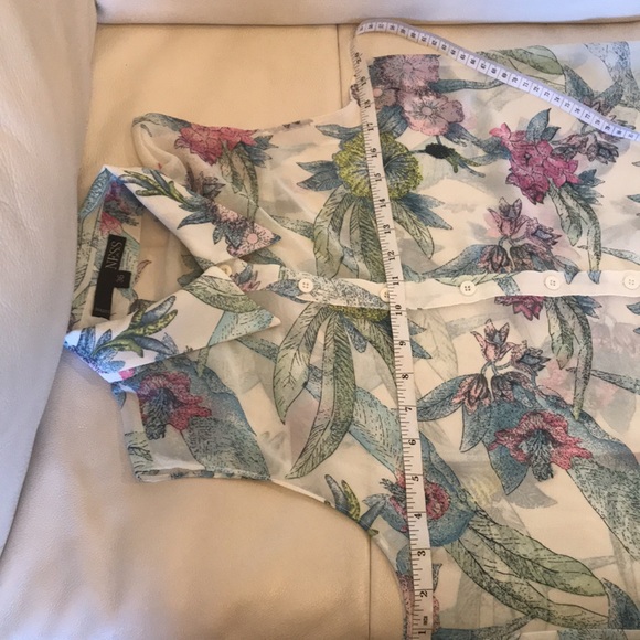 Lovely Ness Floral Sleeveless Button Down Blouse - Picture 6 of 6